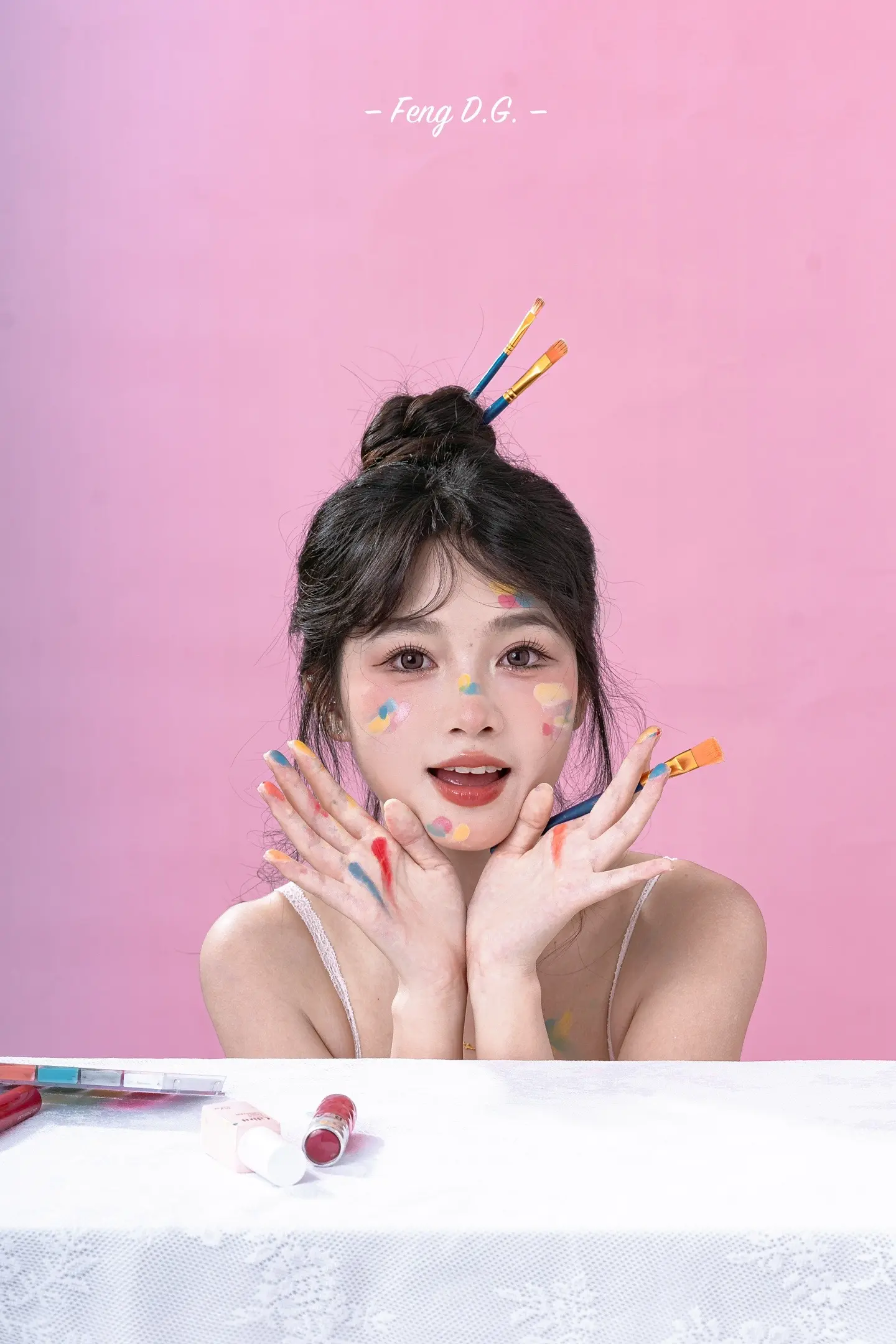 水彩🎨打翻了，那就摸脸上💘。这组照片的创作， 打光的方式很简单， ...