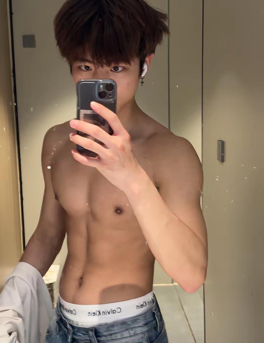 谁要看黑色蚯蚓🪱 腹肌 健身 随拍 直男1