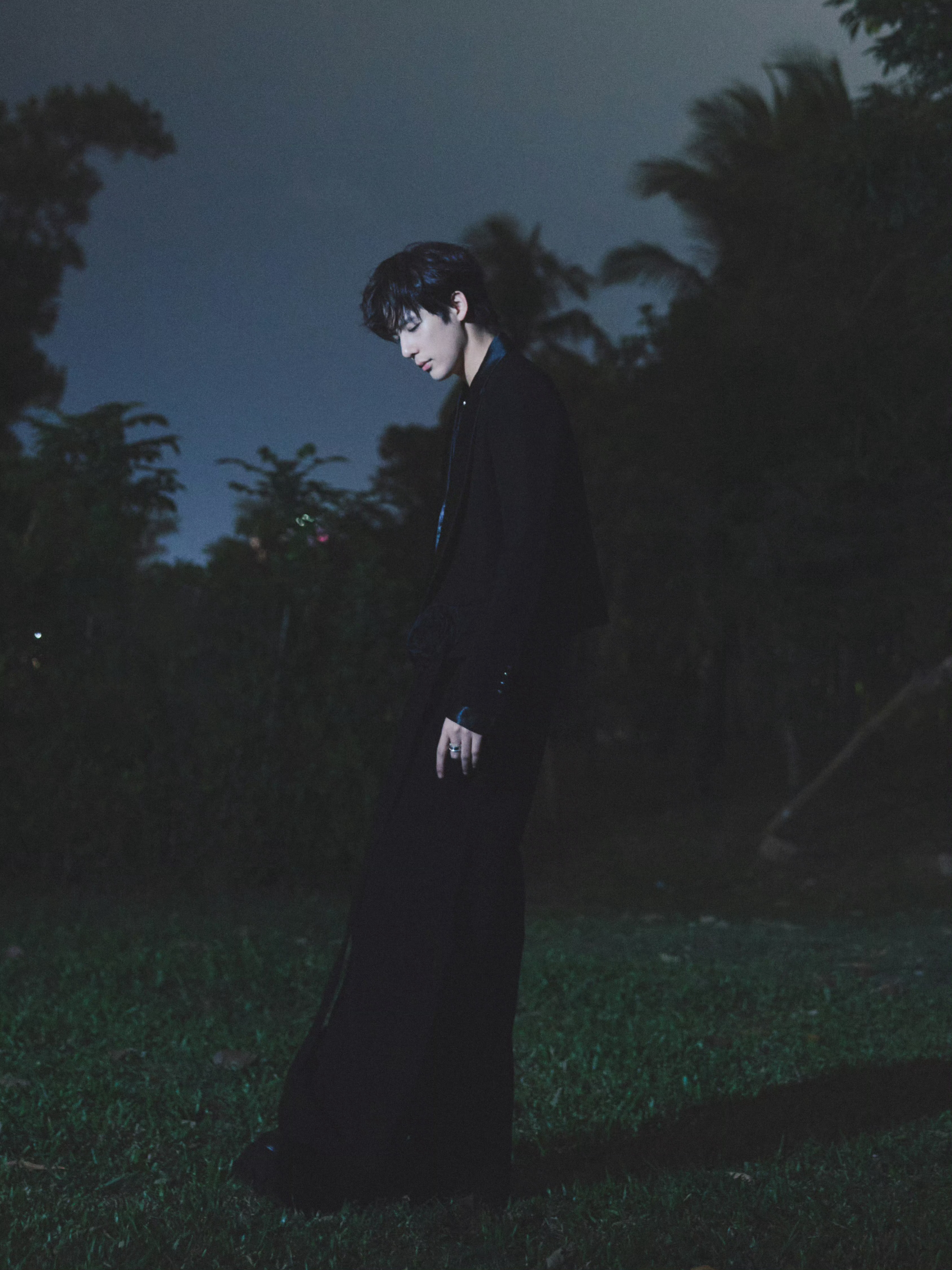 王安宇 丝绸深V内搭知道安宇弟弟一开始是在《二十不惑》然后看了和向涵之的《百岁之