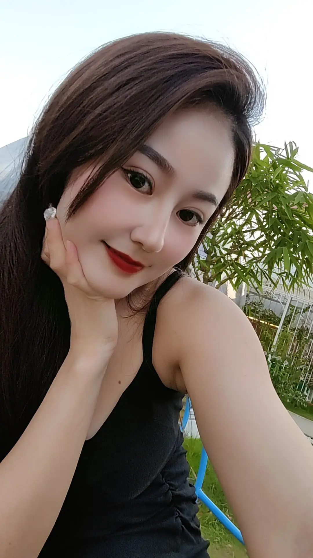 喜欢的东西依旧喜欢，但可以不再拥有了，人总要跟握不住的东西说再见…