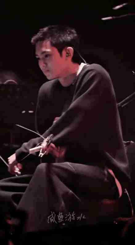终于读懂曹查理那句“我们全屋都是靓仔靓女”，这家族基因实在太能打
 
以前听张智