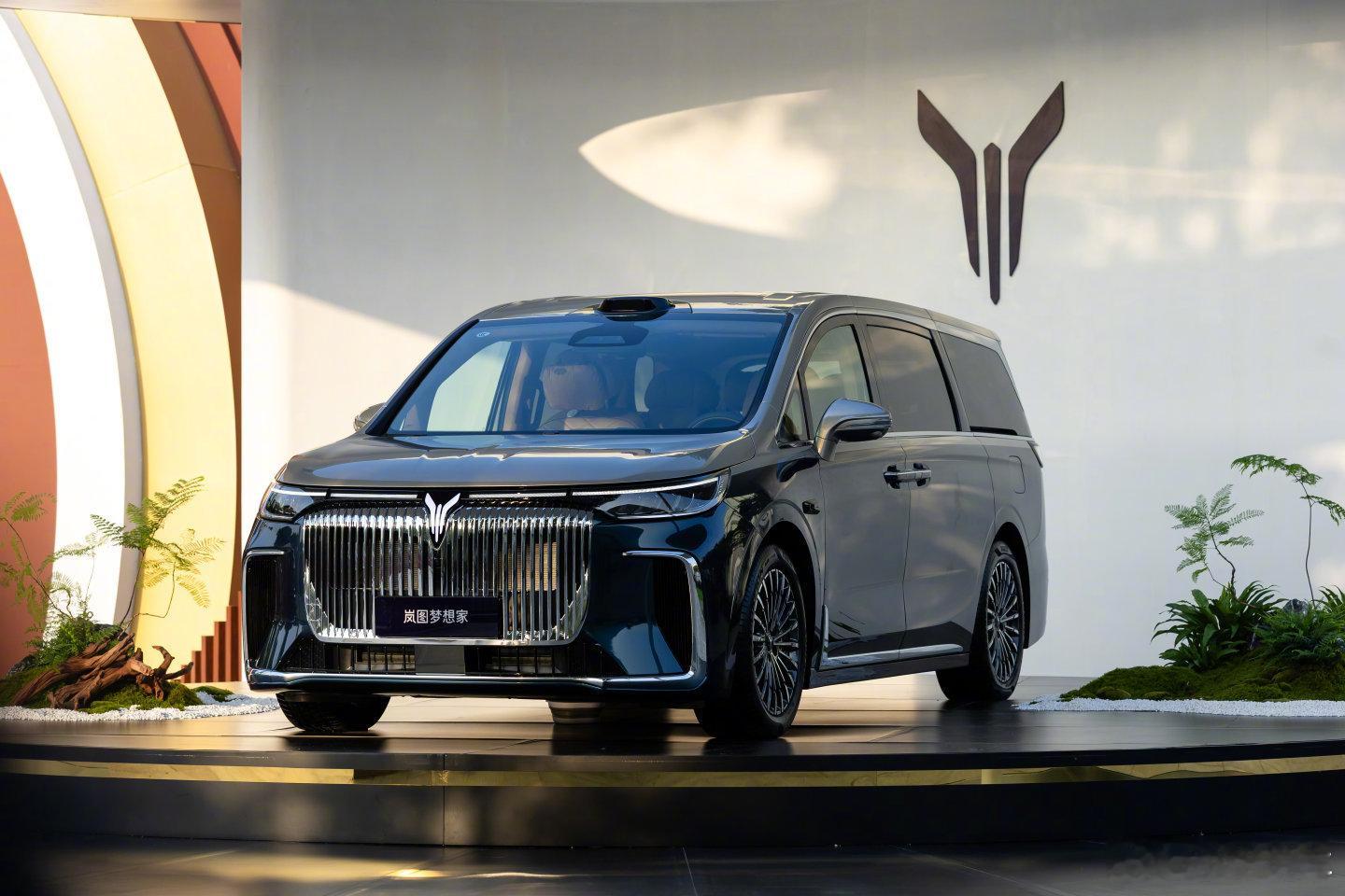 纯电续航350公里智能超混MPV 刚上市的2026款岚图梦想家，是款MPV哦。9