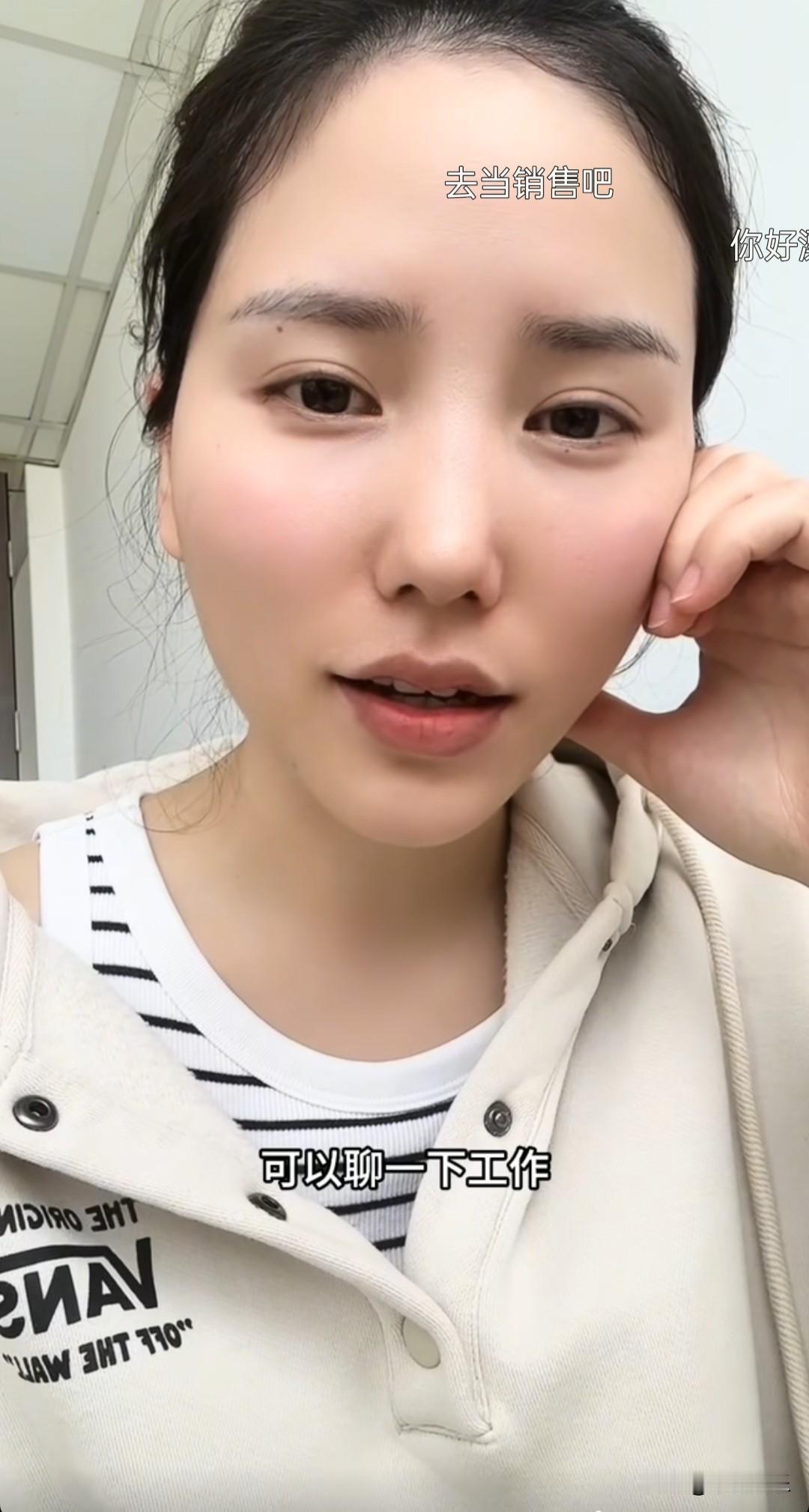 太棒了，这简直就是I人的福音。没有复杂的同事关系，更没有扯的勾心斗角。

事情是