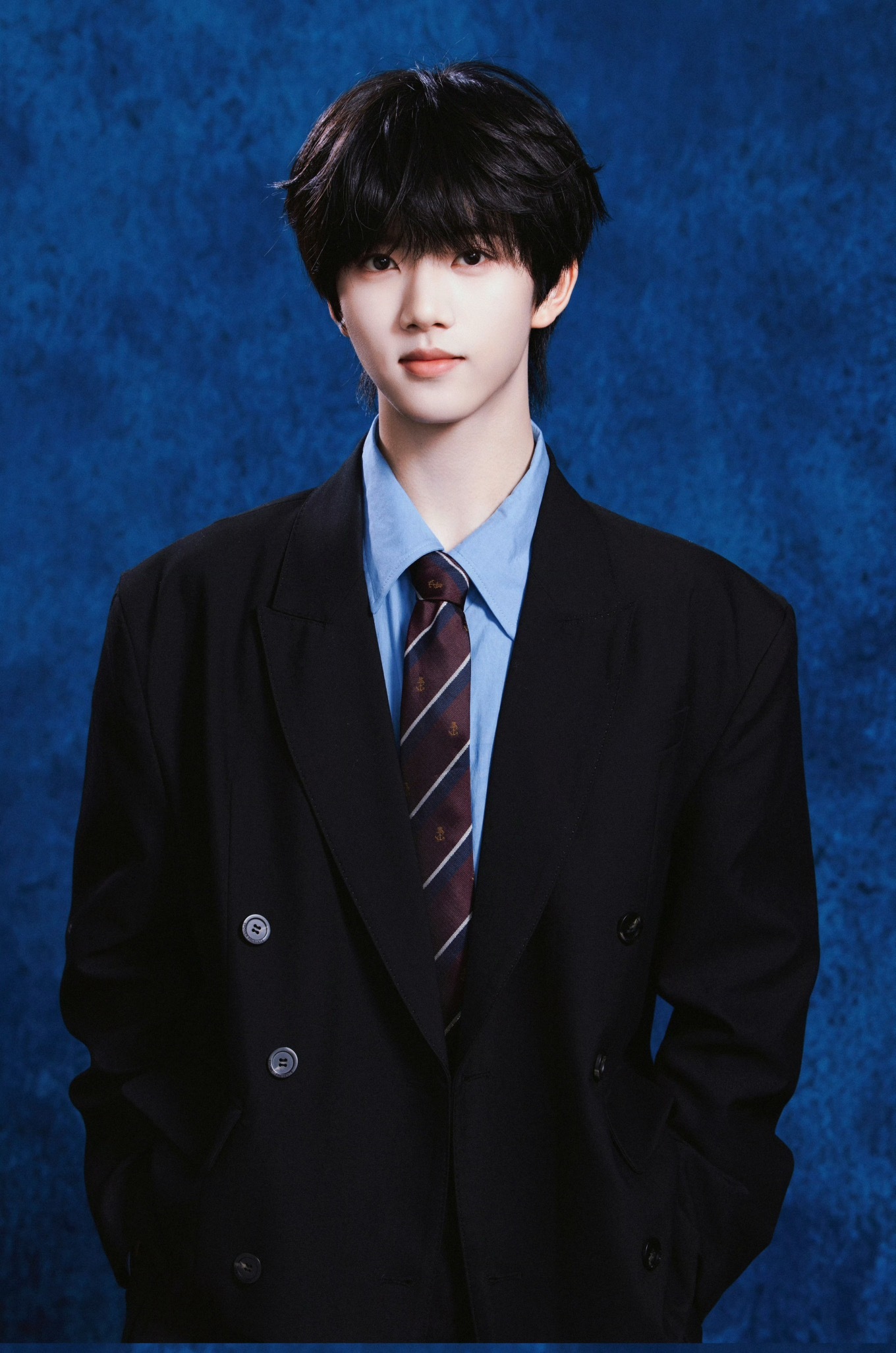 张函瑞全新公式照 张函瑞2026突围2全新公式照📸摸头俏皮可爱兼具少年感青春洋