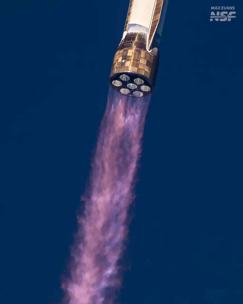 北京时间11月14日凌晨4点55分，由前世界首富杰夫.贝索斯创办的蓝色起源火箭公