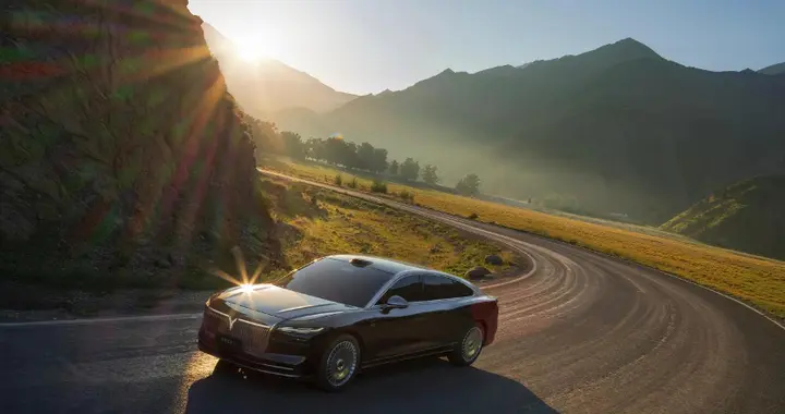 闪电快讯 ｜ 岚图追光L上市：全域800V 起售价27.99万元