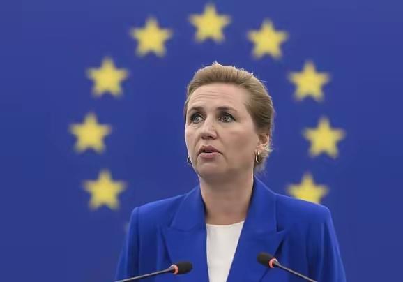 掏枪了！美军 C-17 直接降在格陵兰首府，丹麦毫不知情，连预警电话都没一个！第