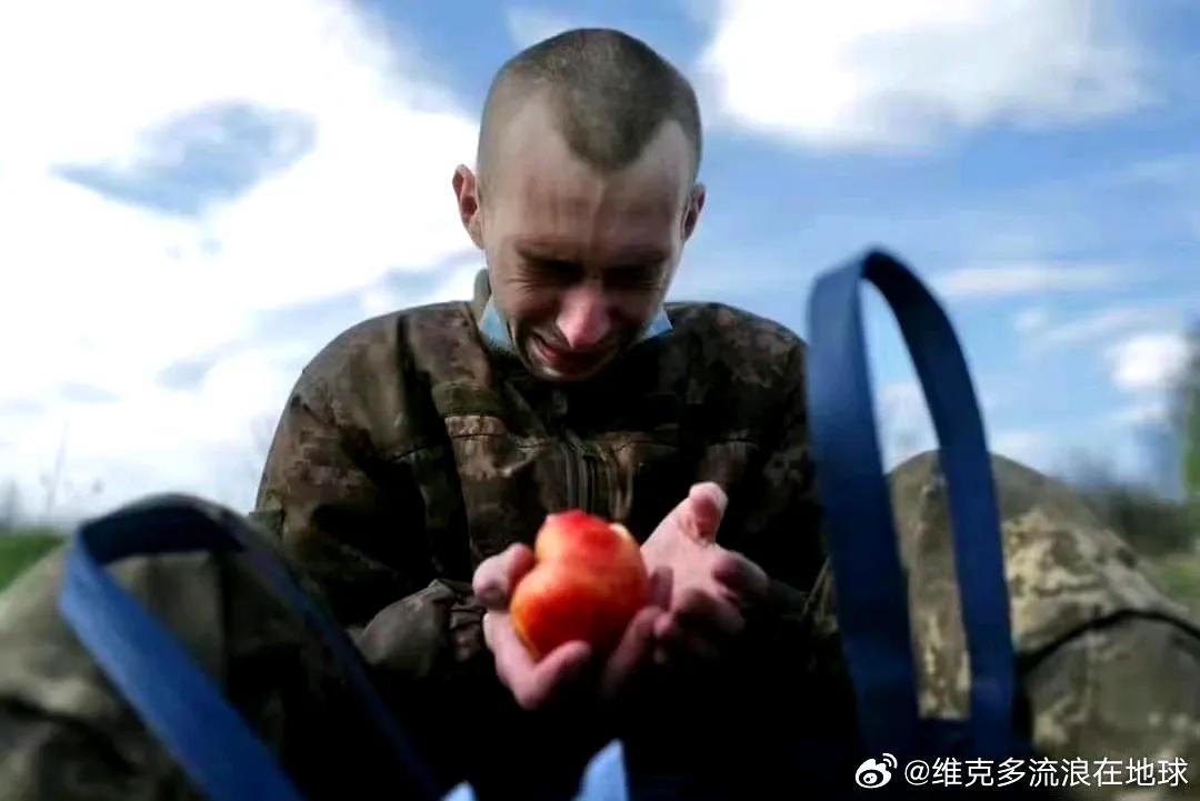 乌军一位战俘归来写给妈妈自己的感受[流泪]

那天直到最后我们才相信是被交换俘虏