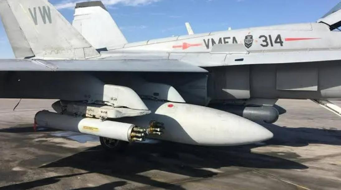 沙特买2万枚激光制导火箭专打胡塞无人机，阿帕奇变无人机猎手，F-15和台风也能挂
