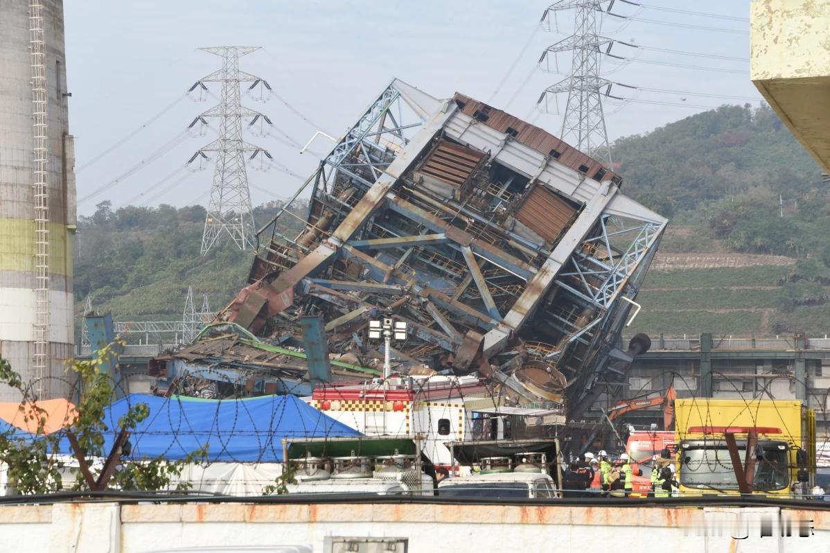 韩国退役发电厂倒塌造成至少 3 人死亡，另有 2 人被推定死亡

当地时间周四下