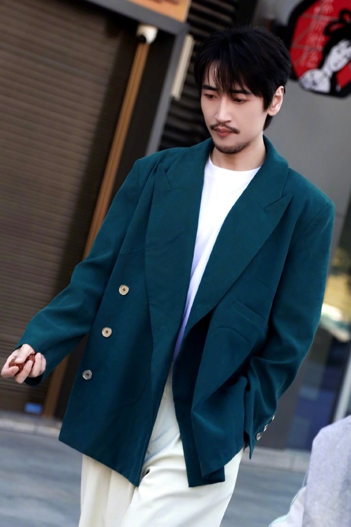 夏哲轩拉票像说 rap，遇泓羊快嘴补刀，俩人为了留舞台也是拼了，时间管理大师啊～