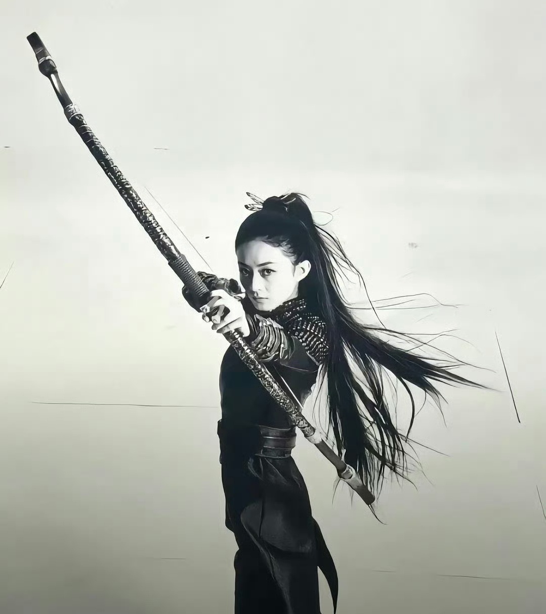赵丽颖 “初见少年拉满弓，不惧岁月不惧风” 