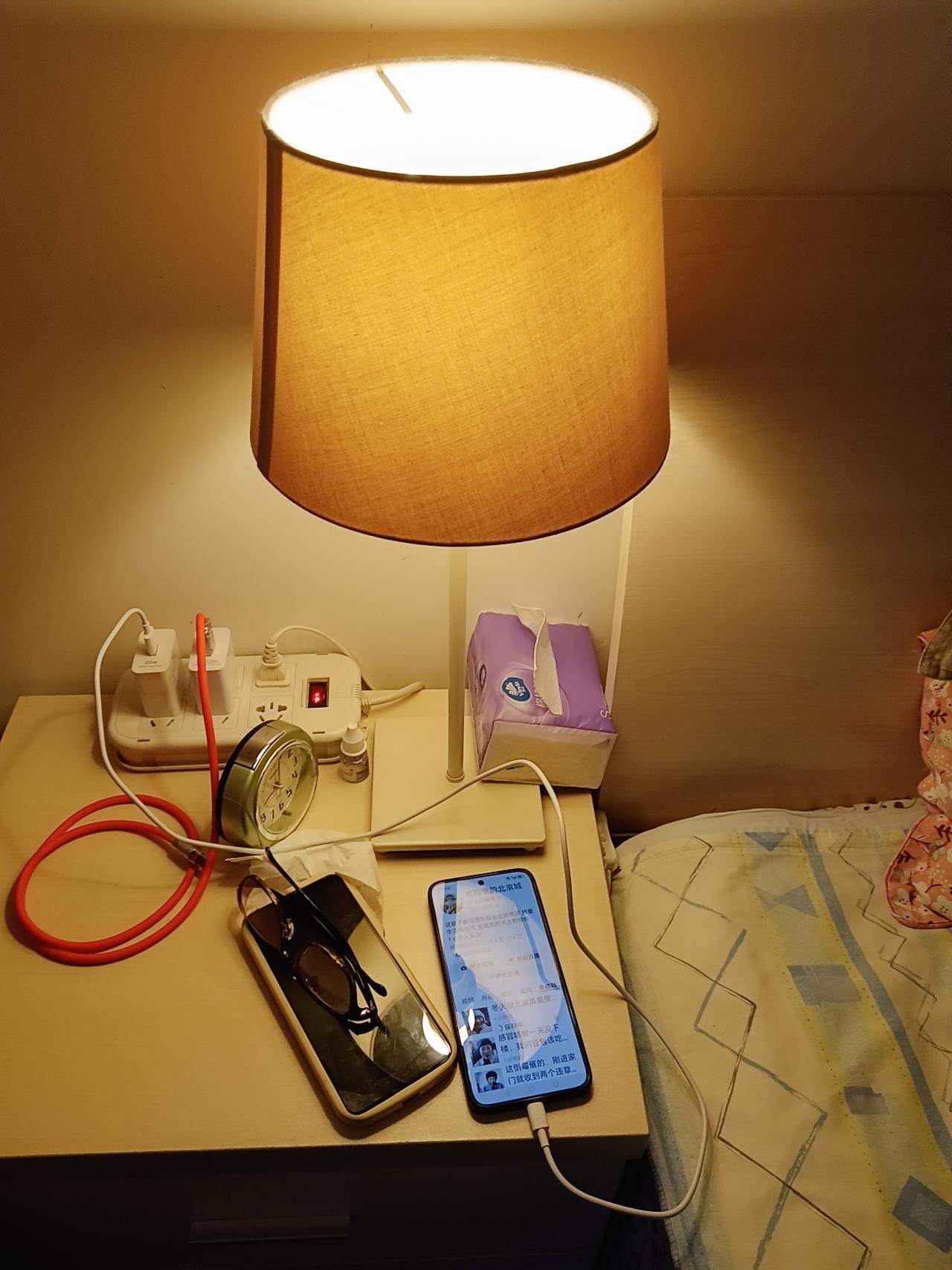 更年期这茬儿，真是专治各种不服！睡眠状态猫一天狗一天，也没个准谱儿。

晚上十点