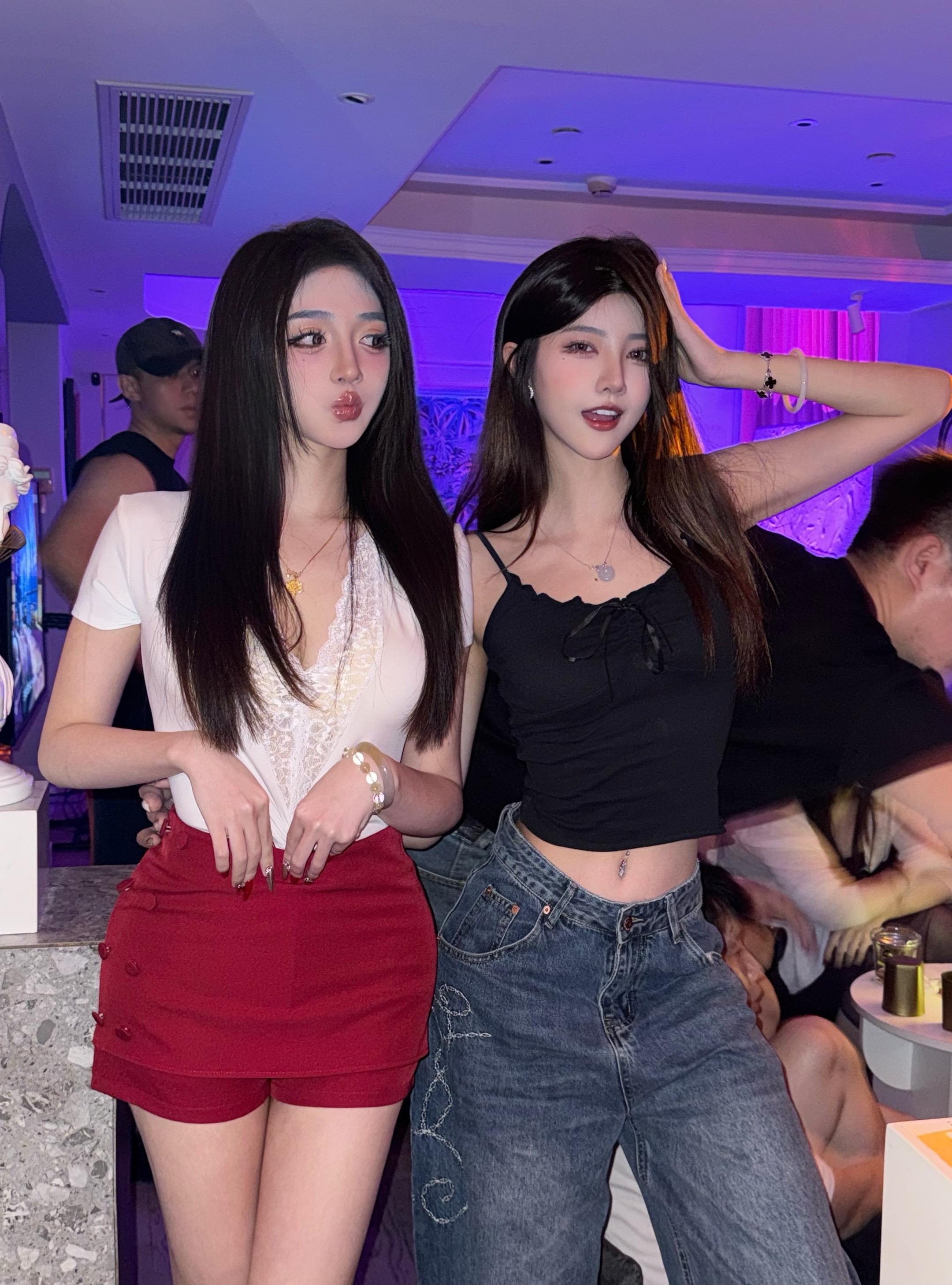 围着我转就行了 你哪有那么多自己的事要干