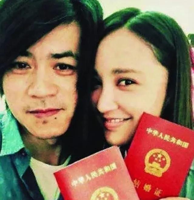 2015年，袁弘向张歆艺“歆艺，你愿意嫁给我吗？我保证不会让你受半分委屈。”没想