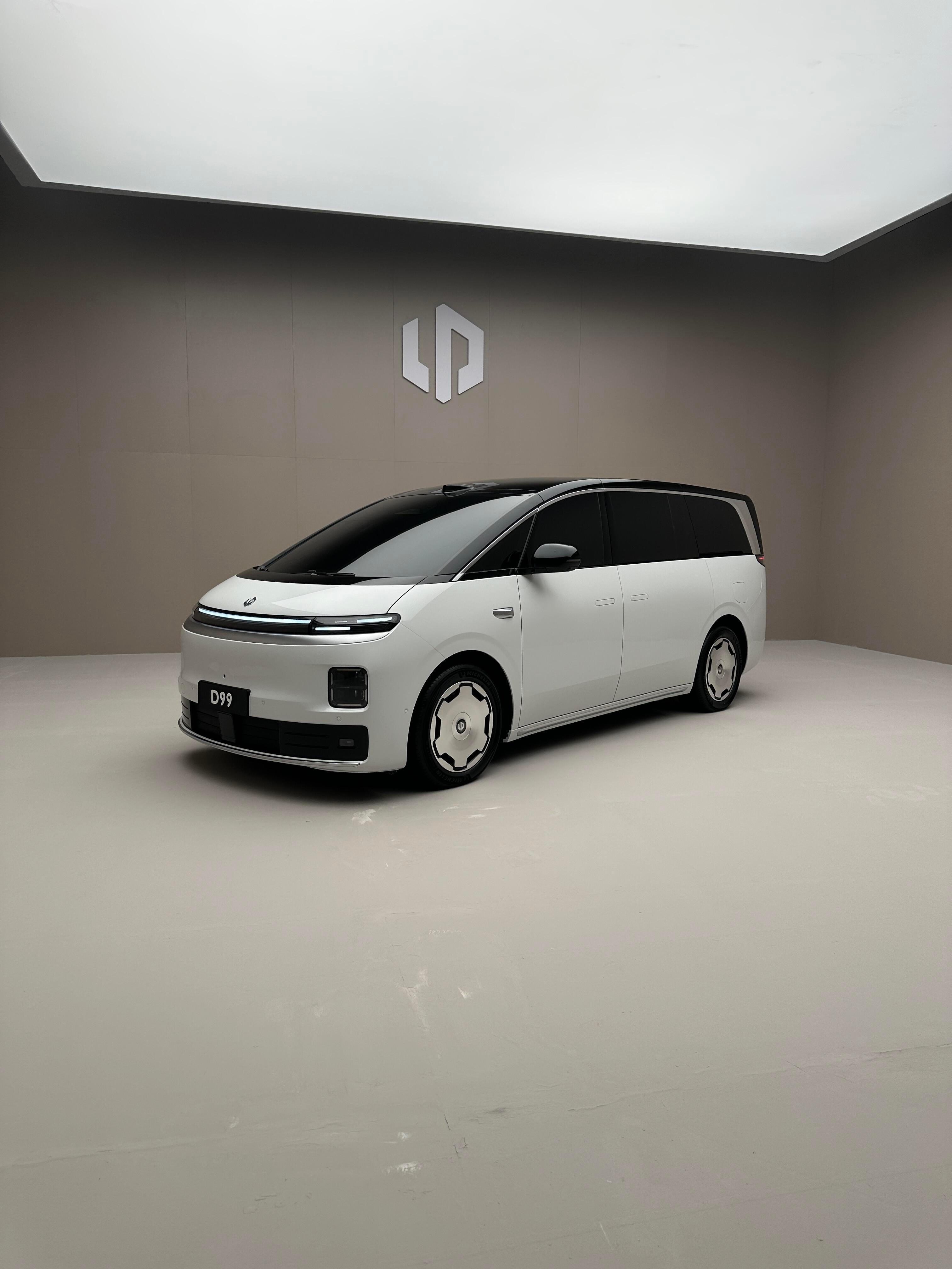 零跑D99，你们觉得这颜值行吗？领跑D99  1.基本D19上的三电，D99也一