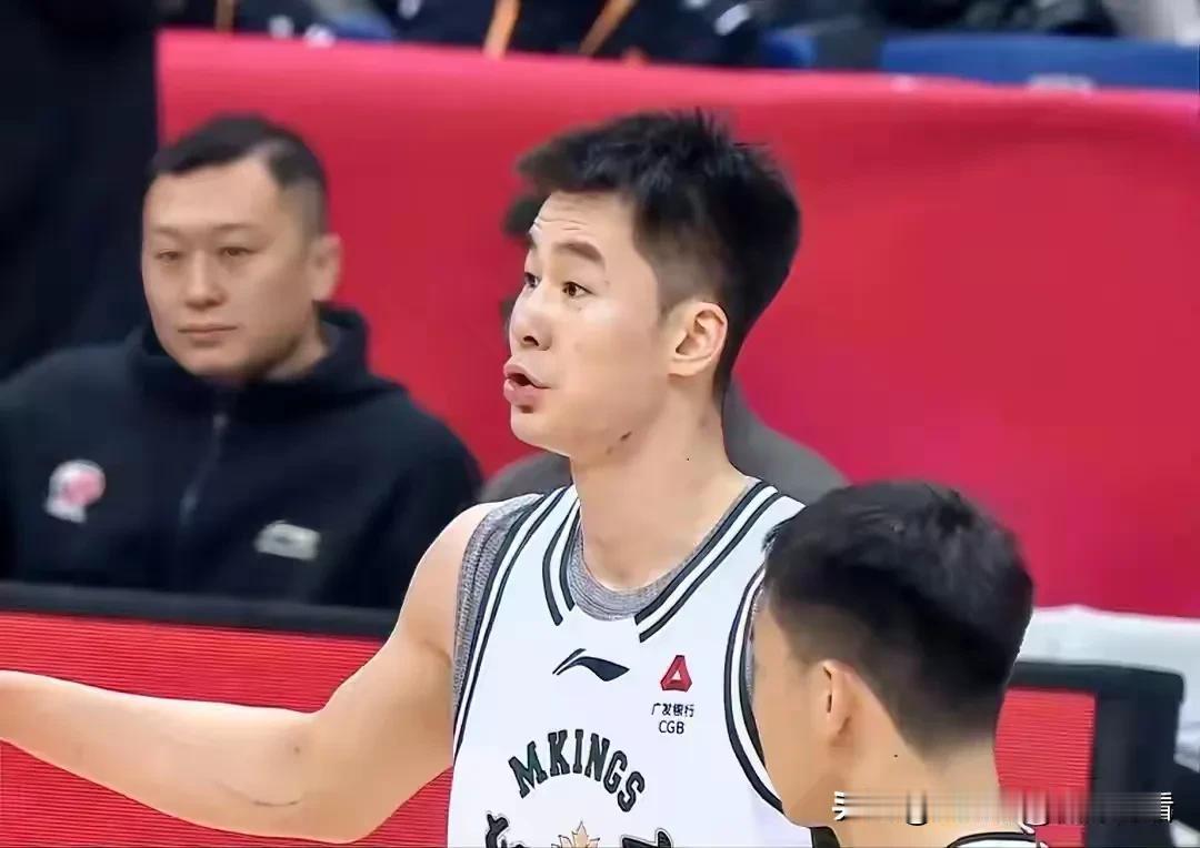 小编对常规赛第四轮的六场比赛结果分析预测还是比较准的，除了北汽大胜深圳和南京吊打