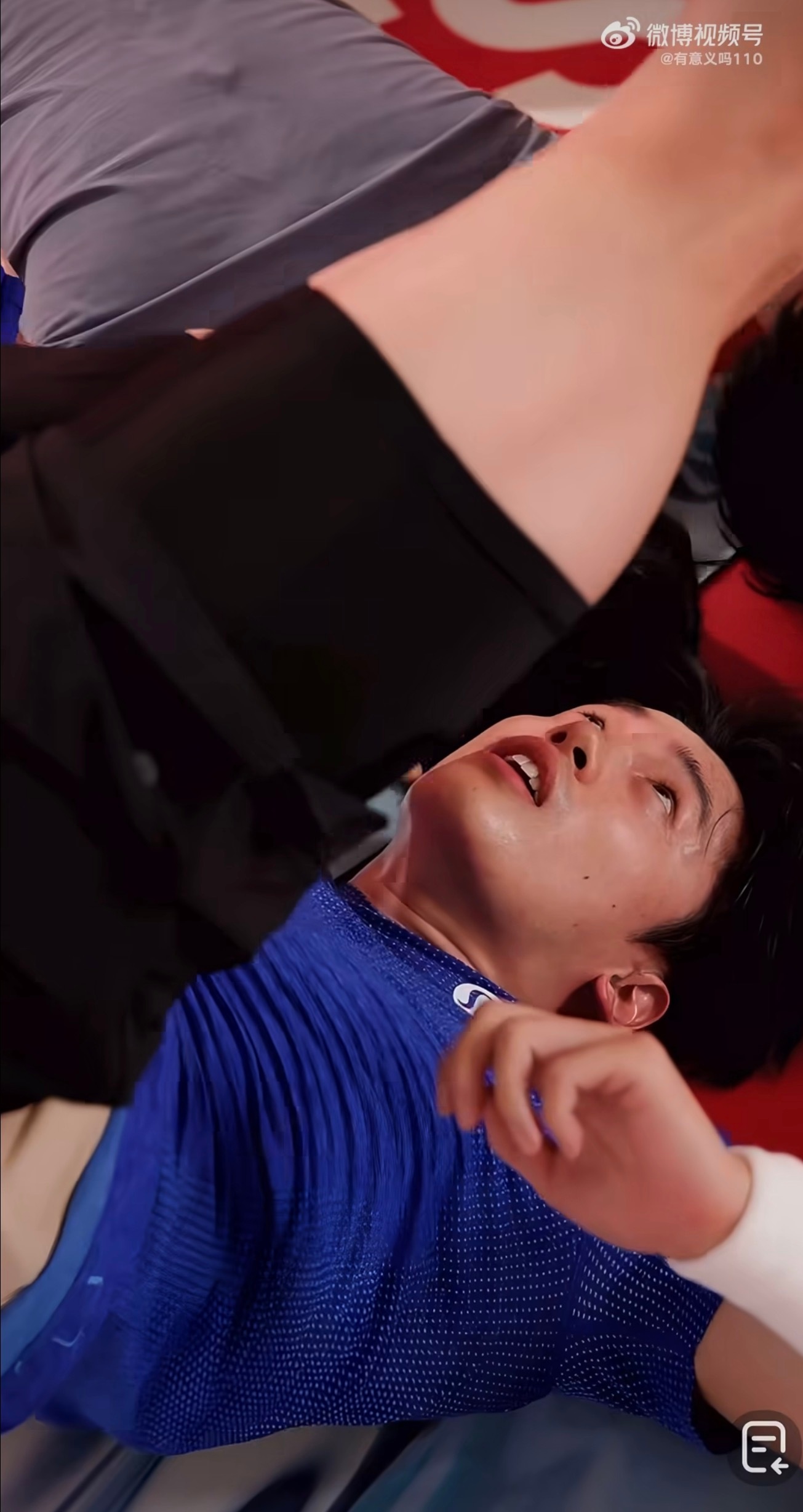 才发现妹子玩这个游戏专门穿了打底裤，其他人都没穿，在防谁呢妹子，色狼集嬷们你们完