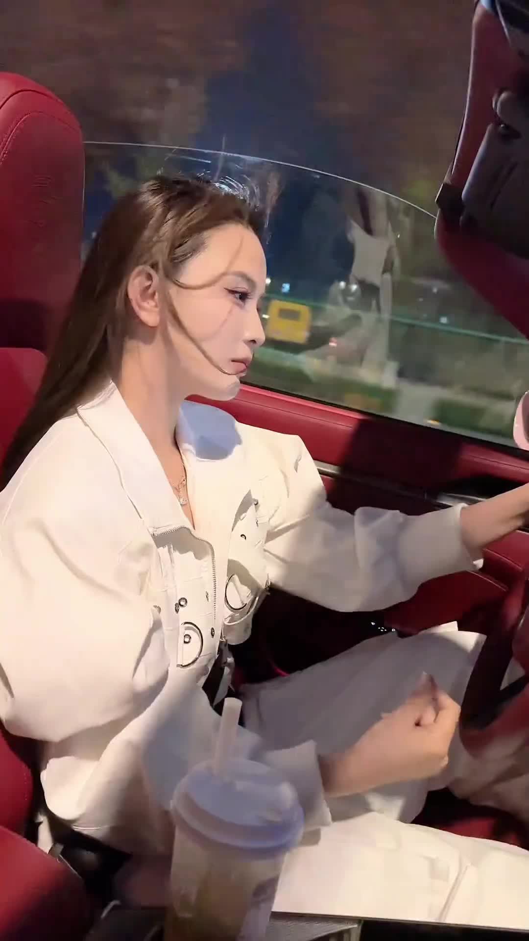 我尼玛欠三万  听风唱的钱来