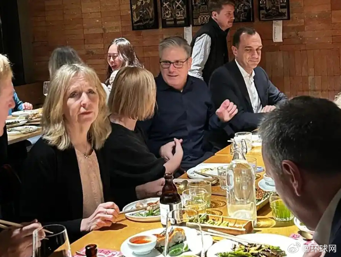 #斯塔默称会用筷子且经验丰富#【斯塔默在上海接受采访：我会用筷子，而且经验丰富】