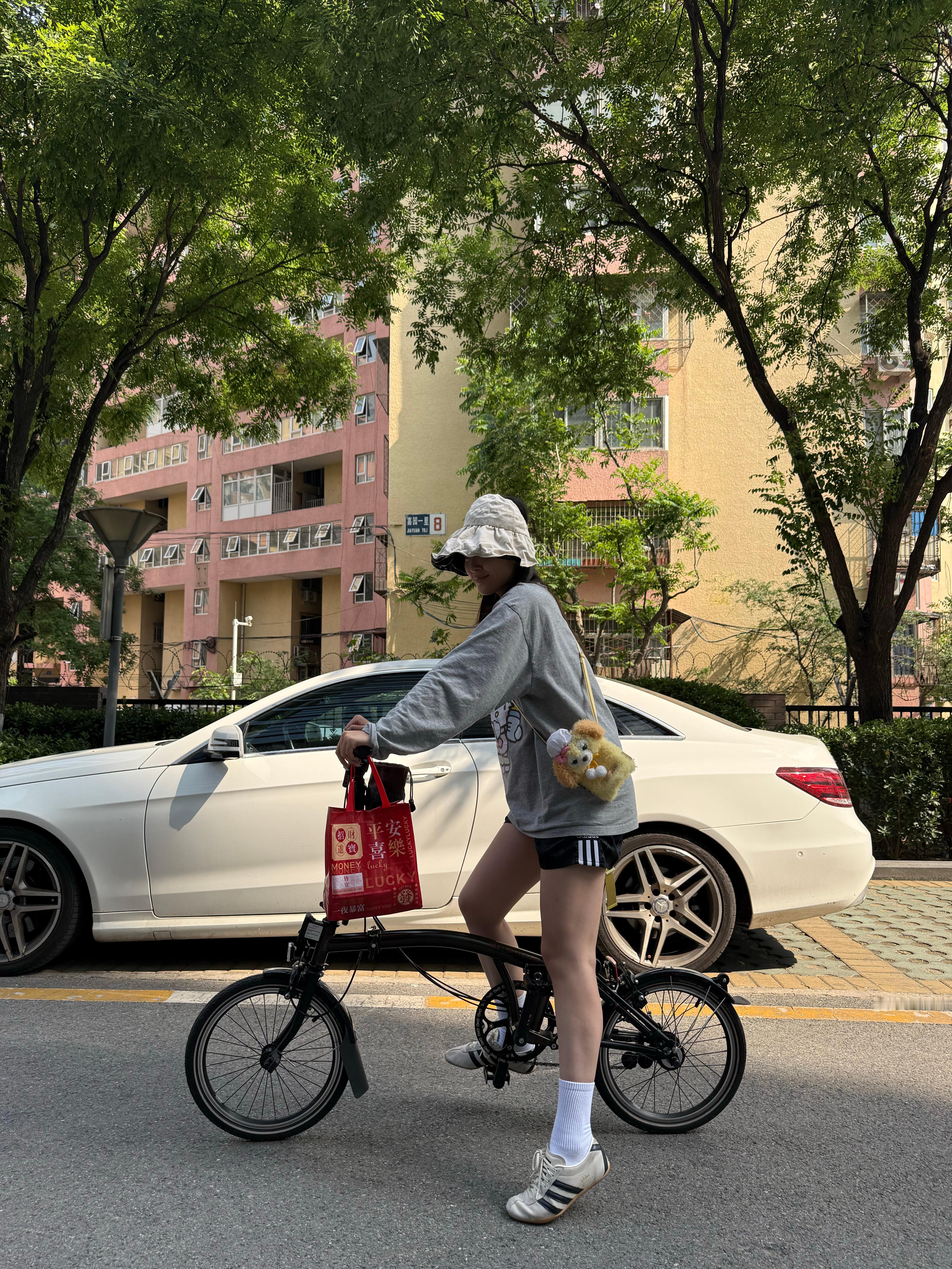 将“4+2”出行贯彻到底的我本人be like👇打开后备厢取出2轮折叠车，随时