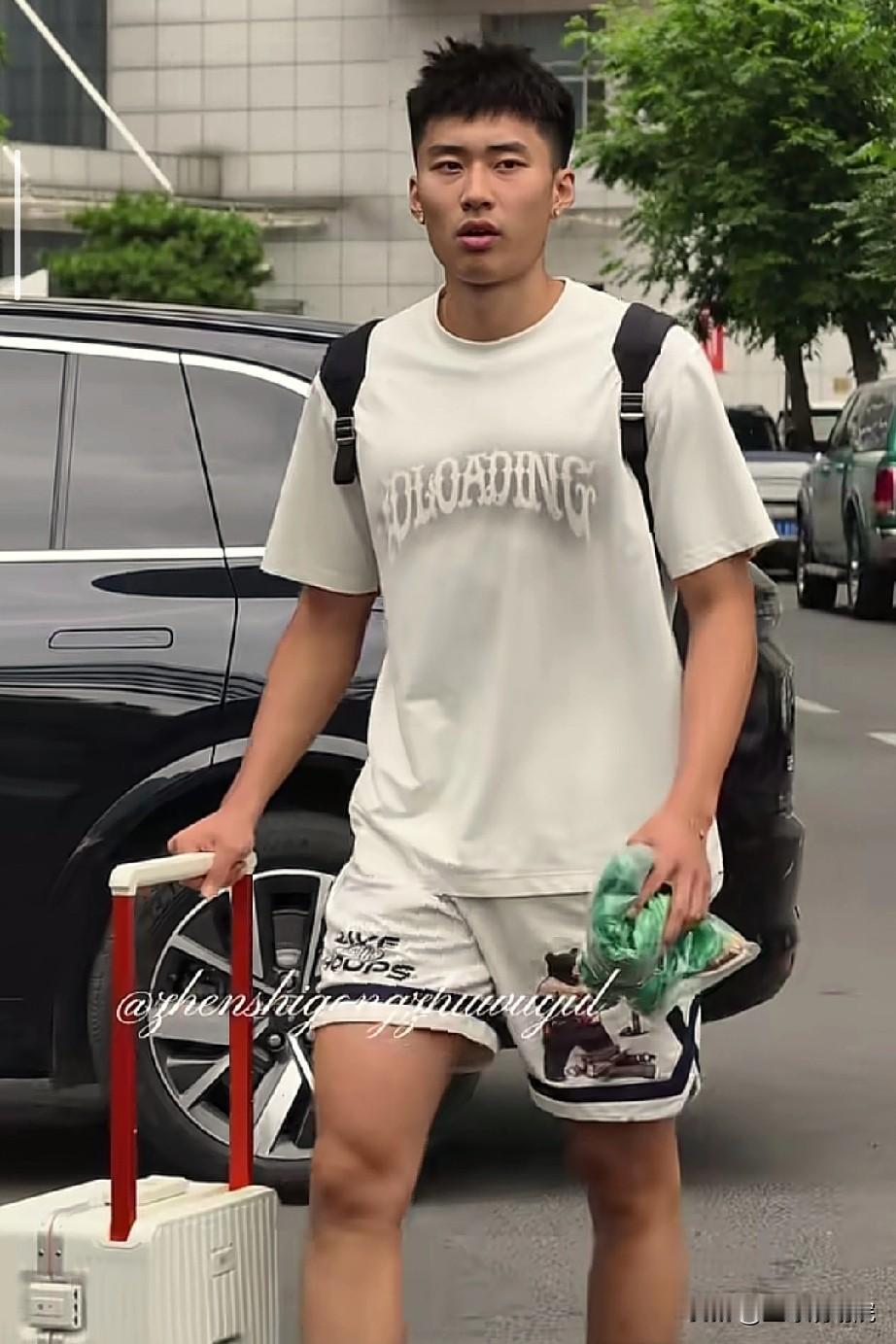 段睿骐马上就能亮相，辽宁和吉林将开始邀请赛的比赛。

段瑞琪刚刚抵达辽宁沈阳，马