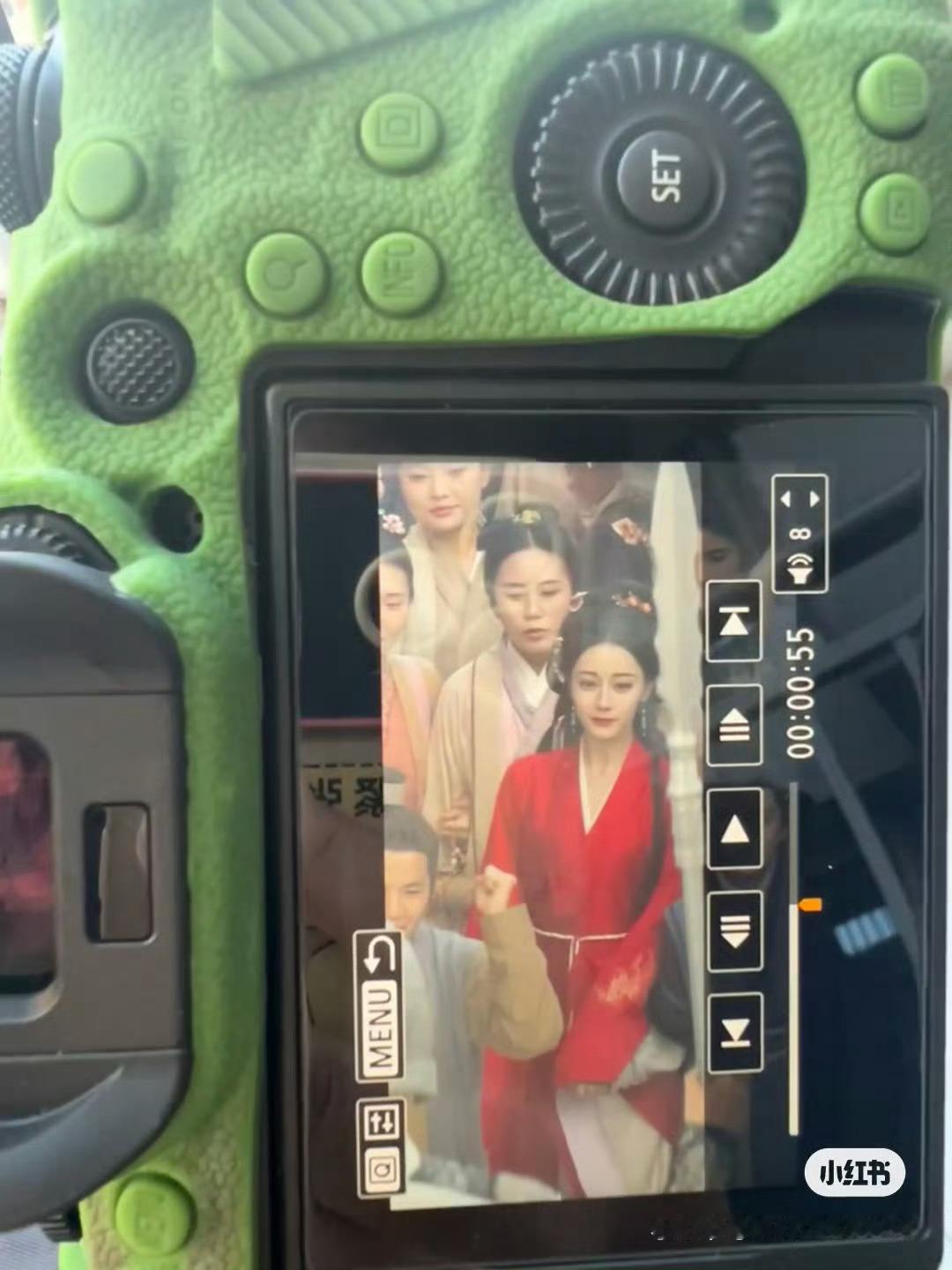 迪丽热巴慕胥辞红色古装 迪丽热巴真的很适合这种亮色啊 很明艳的大美人[good]