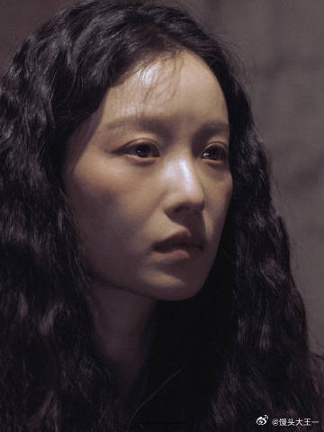 倪妮不愧是大导严选 谁懂啊！从《金陵十三钗》风情万种的玉墨，到《隐身的名字》里破