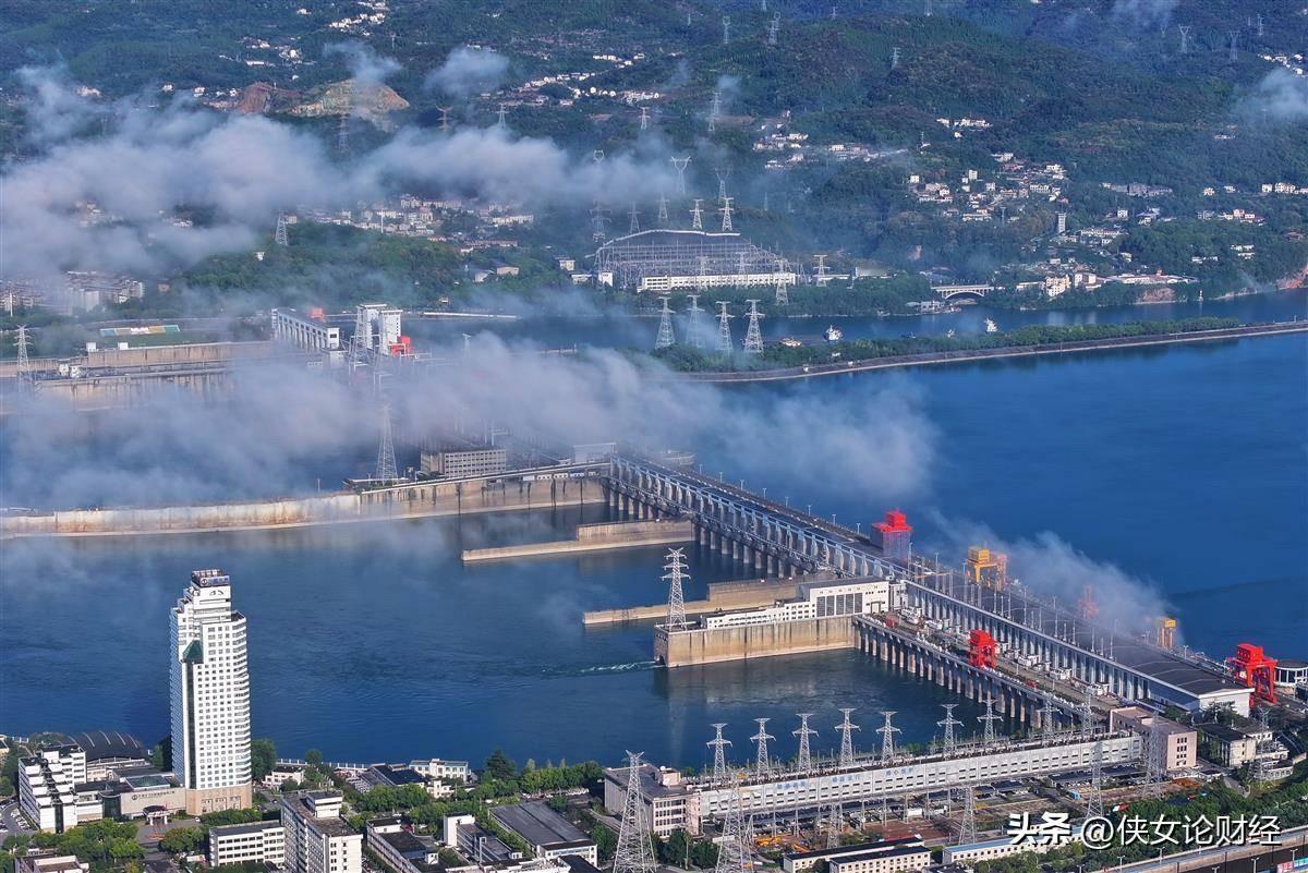 长江电力投入266亿元扩建葛洲坝航道算多吗？其实真不多了！我来算一算：长江电力当