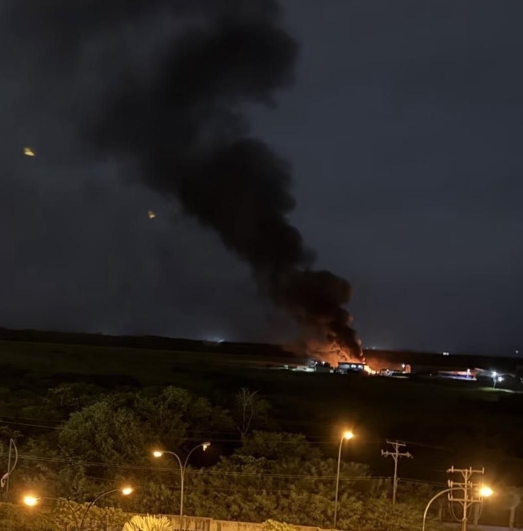 摊牌了！特朗普哪里是要打击毒贩，美军袭击委内瑞拉国防部大楼的举动已经彻底摊牌——