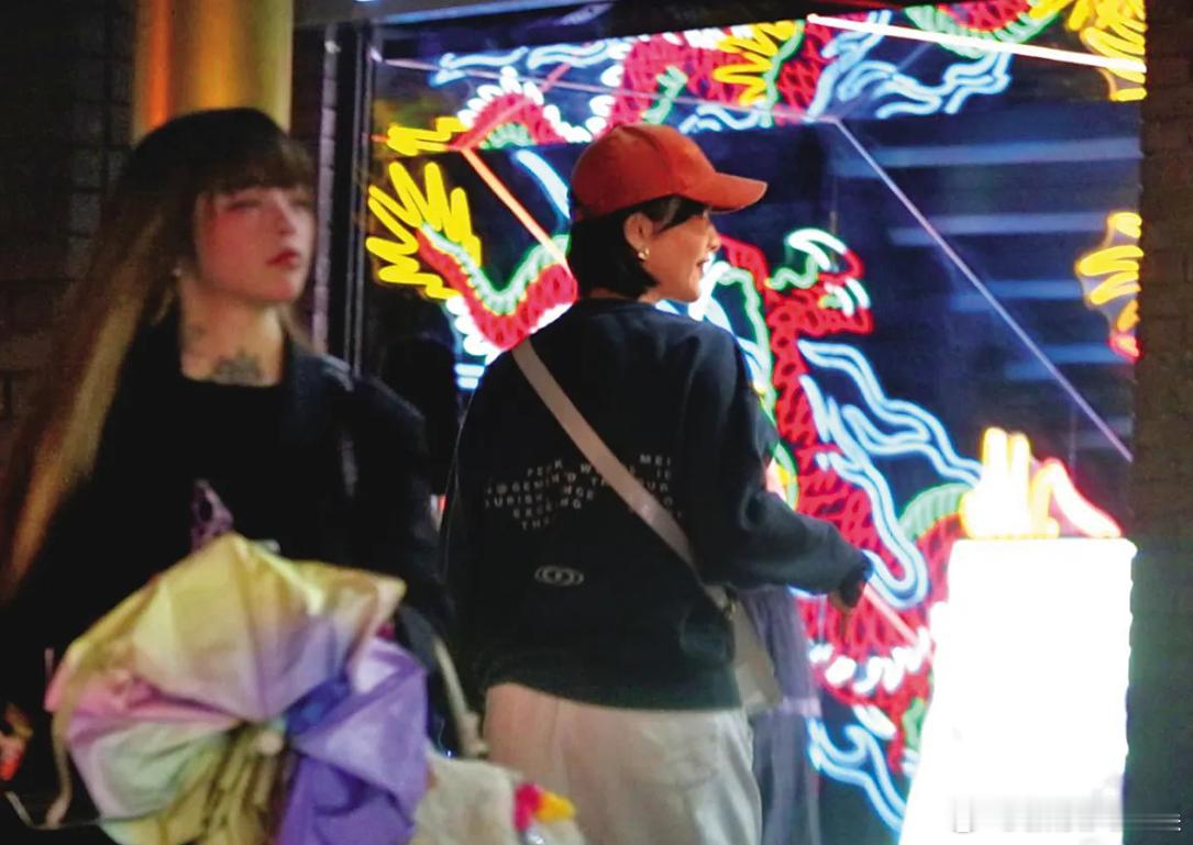 据台媒，《村里来了个暴走女外科》第二季杀青，男主角就是薛仕凌，他在承认逃兵前，戏