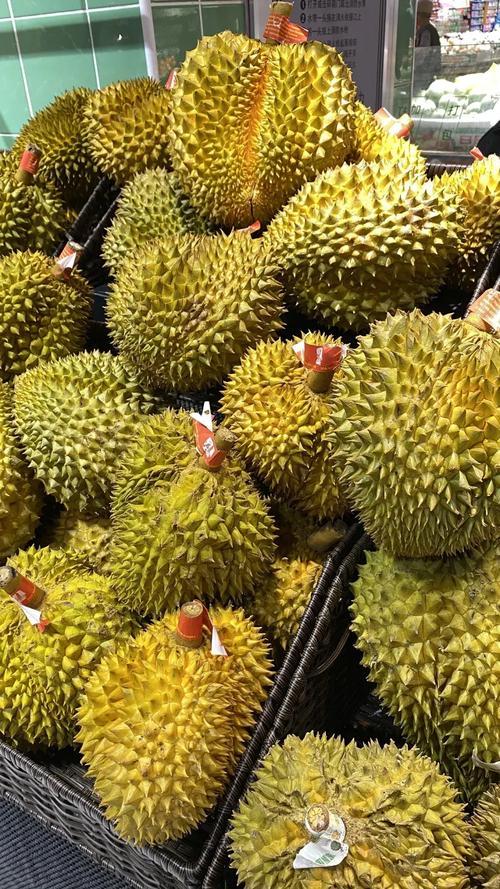 炸裂！海南封关第一天，超市榴莲被抢到“货架裸奔”！
      这话听着夸张？可