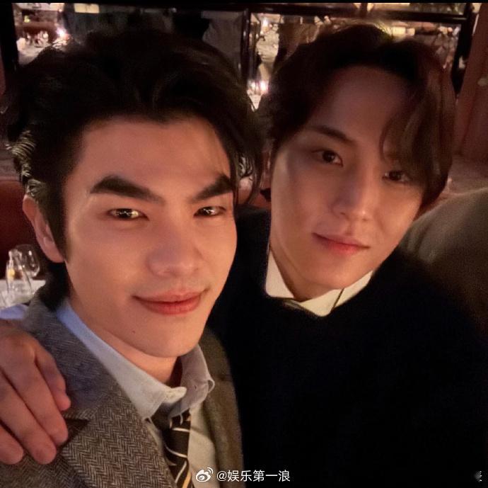 于适刘宪华金珉奎同框中韩日泰男星同框的含金量 昨晚，众星出席晚宴活动，于适、刘宪