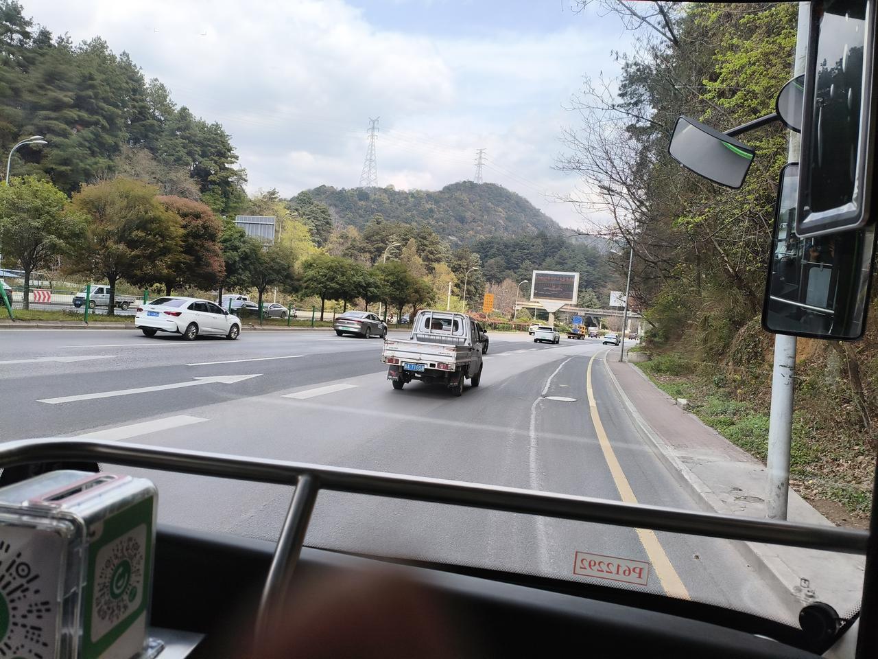 我骂许XX
不是因为我买了它的房子
我骂孟XX
不是我没房子
农村地
城市的
自