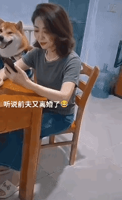 咋的，听说前夫又离婚了，高兴成这样