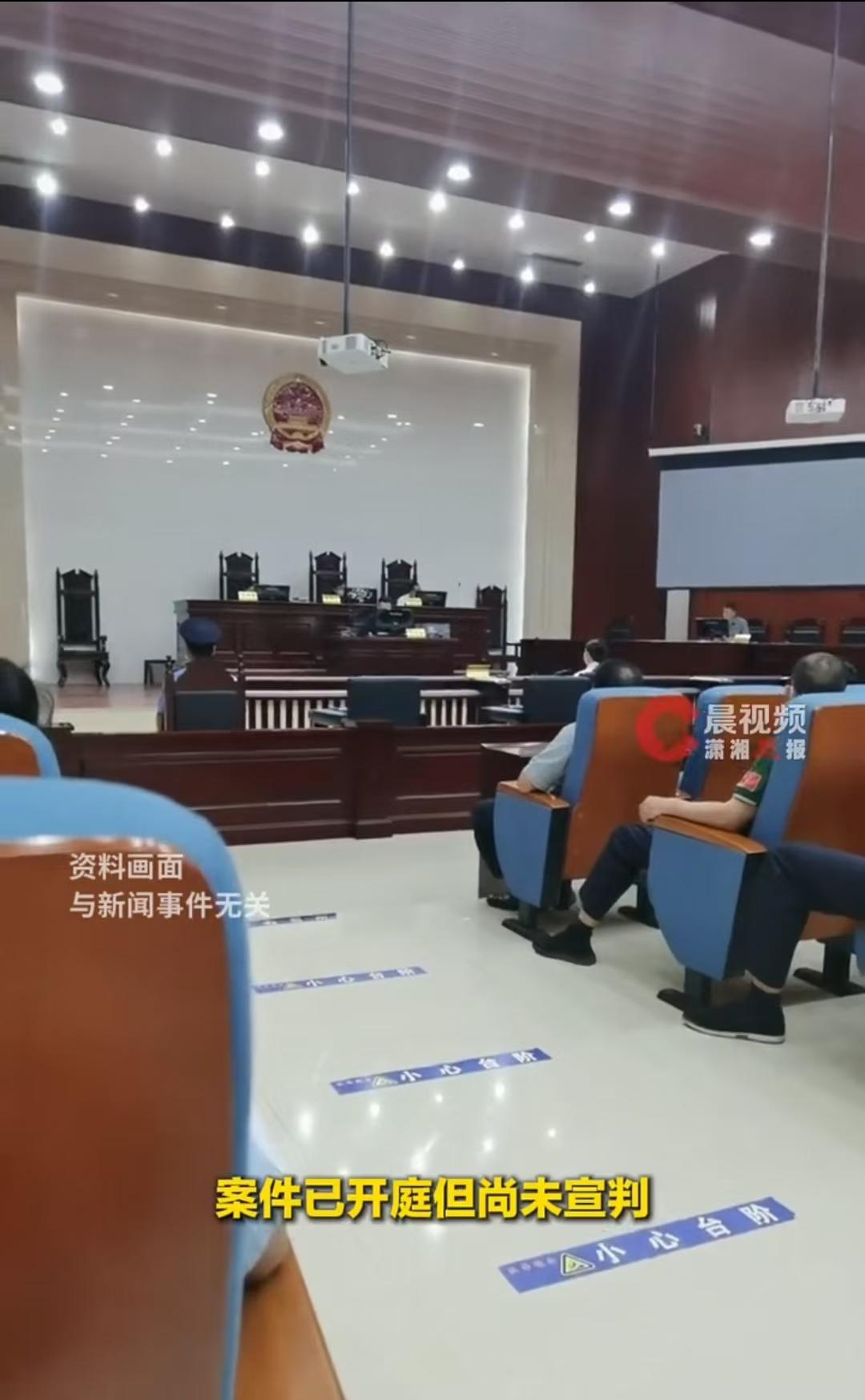 广西南宁，21岁的女子交了一个男朋友，才三个月，期间，男友经常打她，男方还因破窗