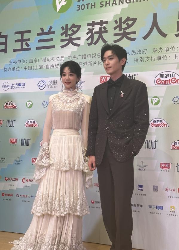 毫无意外！杨紫和张若昀是这届白玉兰中国电视节目海外推广大使
这两年开始，白玉兰叫