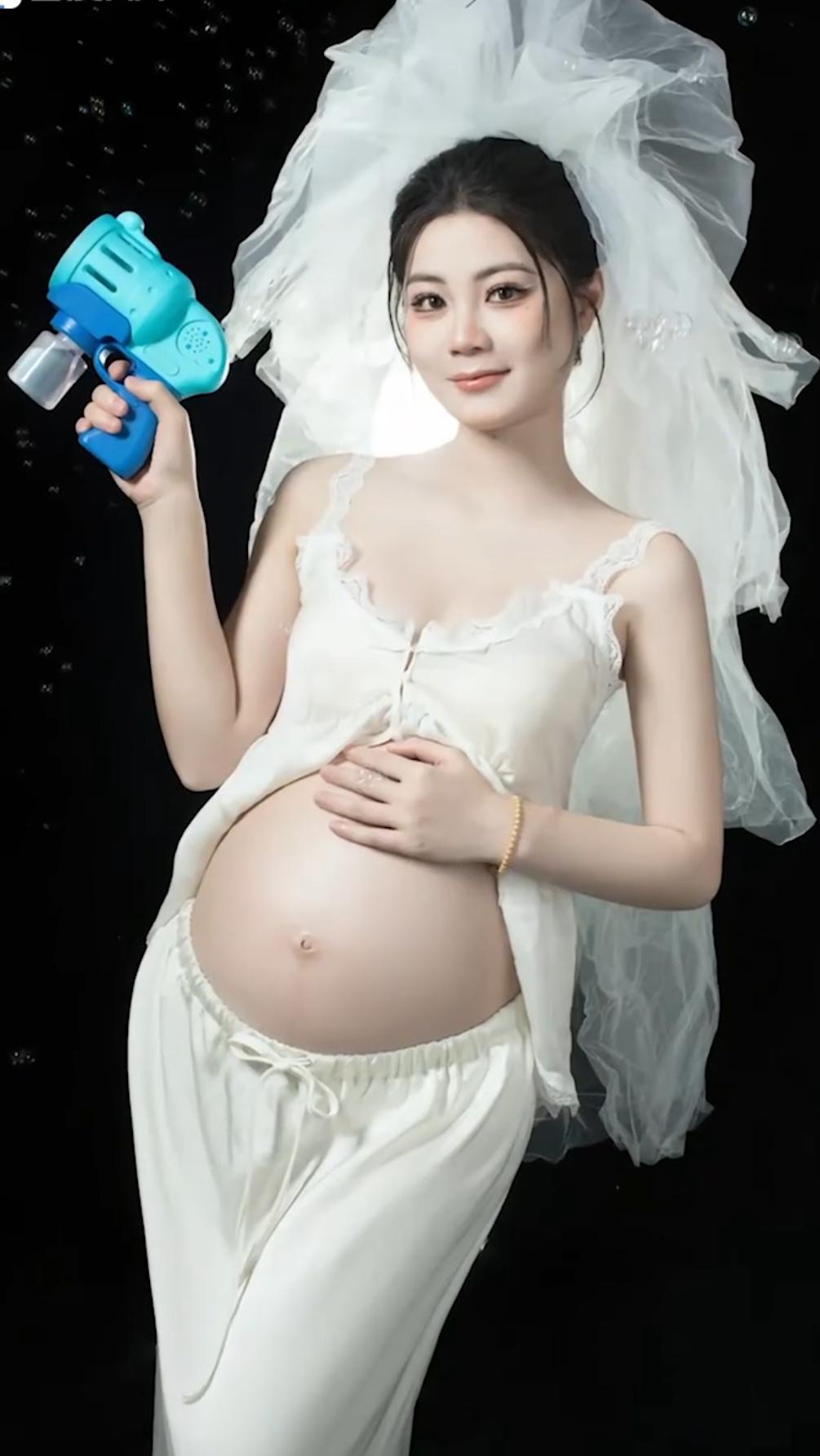 准妈妈#穿出自信穿出美丽 #美不美你说了算 #美出高级感 #肤白貌美 #优美形体