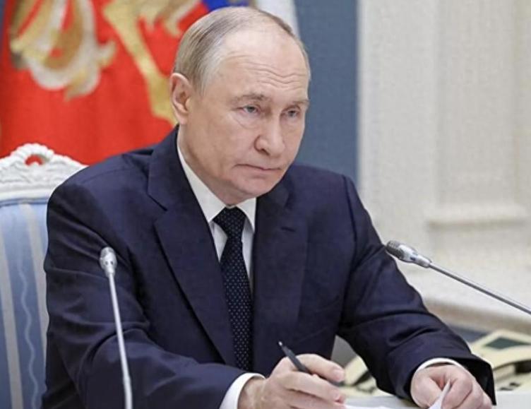 普京亲自出面，日本21年大计被破，日本右翼这次终于懂了。12月21日，普京于圣彼