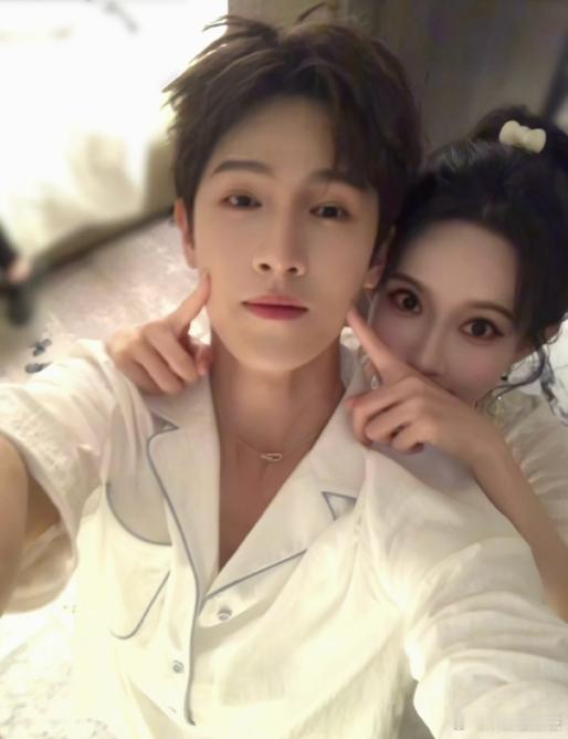 孟子义还没亲呢李昀锐就先闭眼睛了 孟子义凑近的瞬间，李昀锐提前闭眼的动作被网友捕