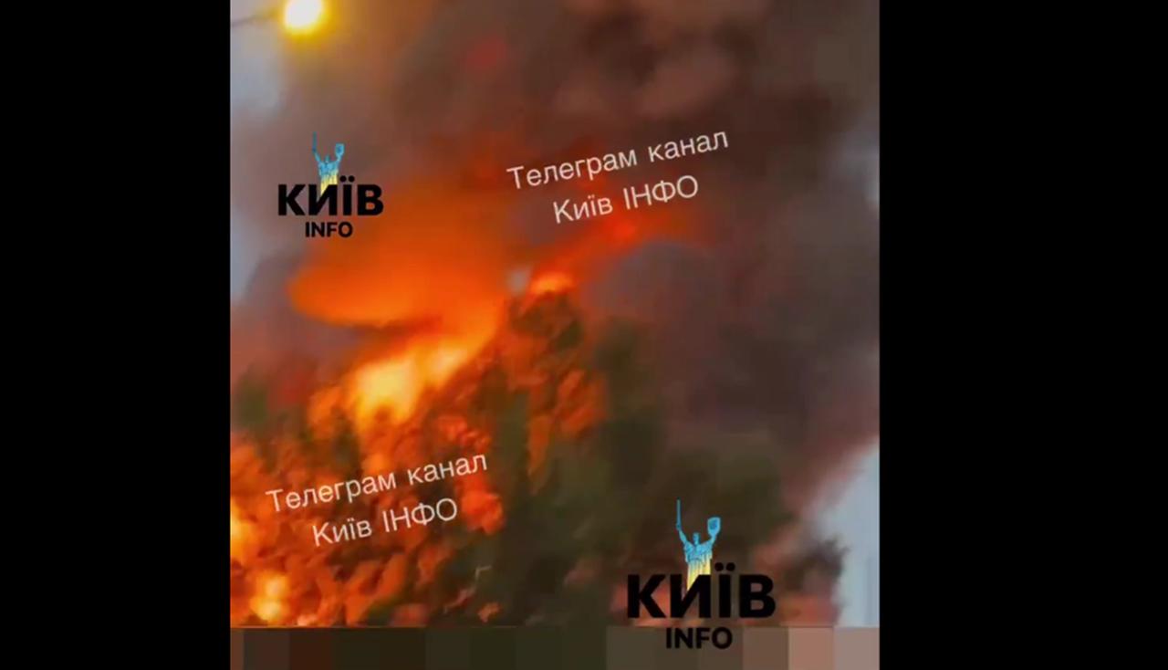 【俄罗斯发射弹道导弹，基辅发生爆炸，仓库起火】

俄罗斯于周四晚间向基辅发射了弹