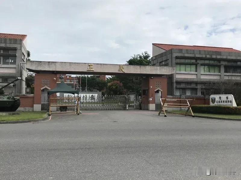 解放军和台军没打起来，台军内部干起来了！
前几天我们解放军举行联合利剑2024A