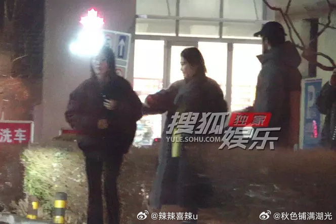 孕晚期陈冰与陈牧驰聚餐会友孕晚期陈冰和陈牧驰聚餐会友 已经孕晚期的陈冰和陈牧驰和