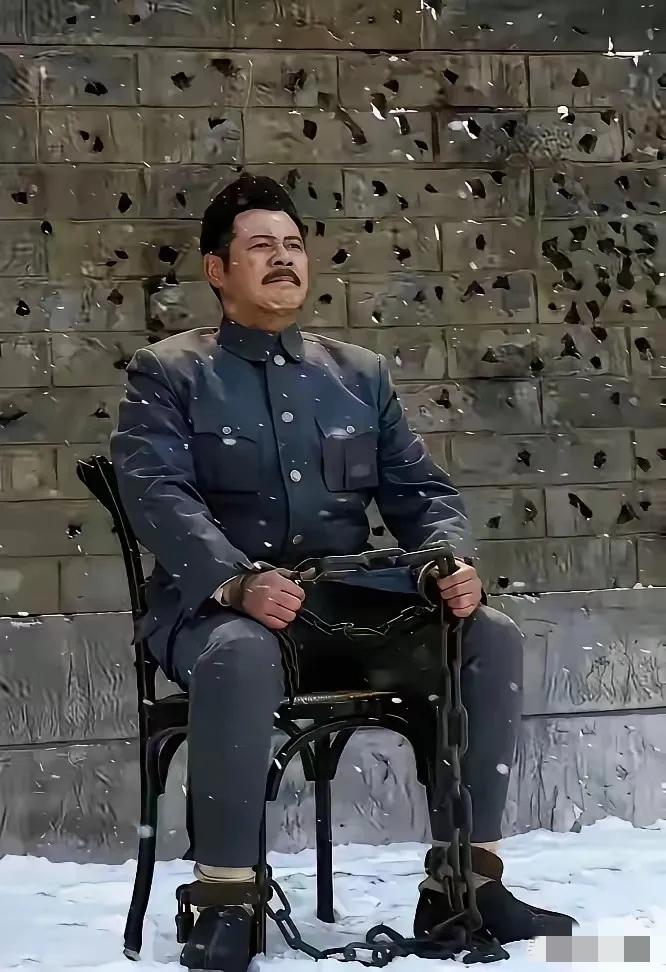 吉鸿昌被枪决以后，他的妻子胡红霞卖掉所有的资产赎回了尸体，却发现丈夫口袋中有个纸