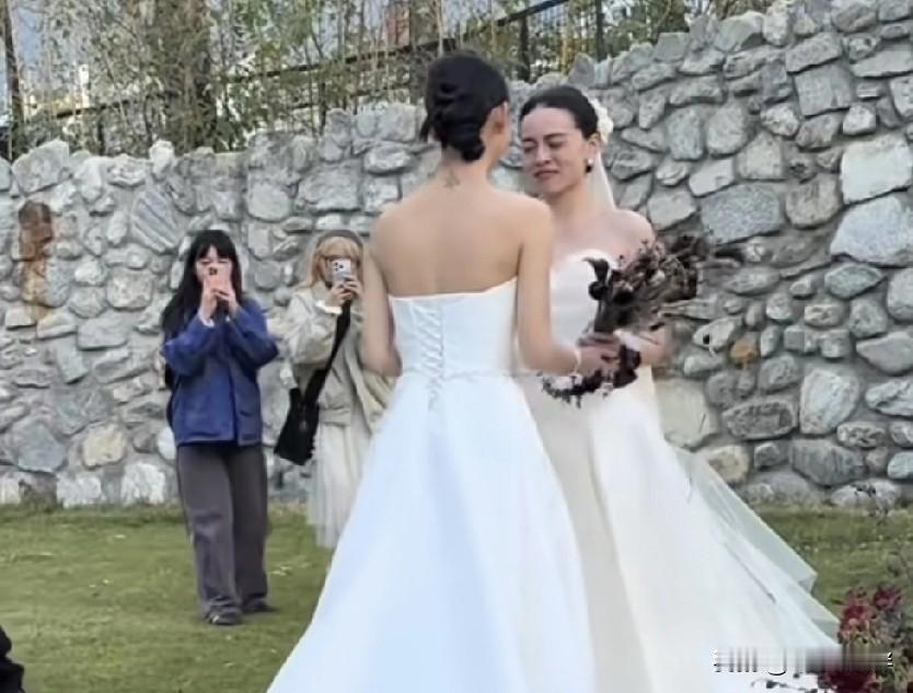 真的要感叹一句：这个社会到底怎么了？是越来越开放，还是渐渐丢了传统？近日山东淄博