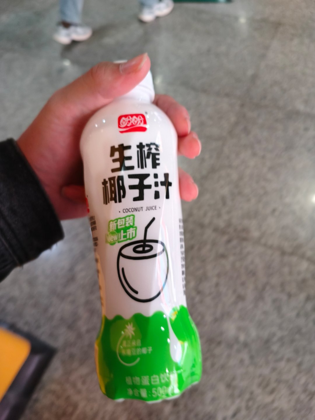 还在想说这东西怎么那么油，这么难喝，一看，原来是福建产的 