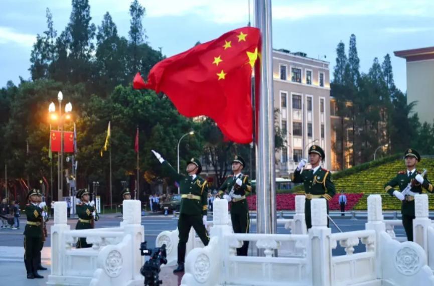 戴旭说：现在网络上常常吹嘘我军装备如何厉害，如何厉害，但实际上对手并不怕这些宣传