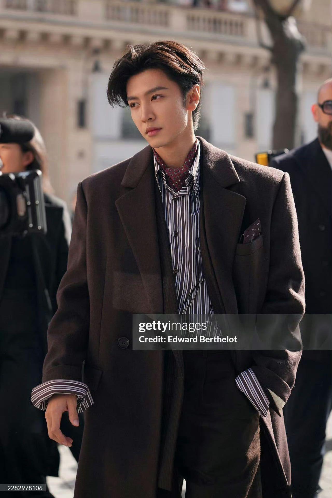 陈哲远G社生图秒了 陈哲远不说G社以为是精修 我不说谁知道这是陈哲远时装周看秀的