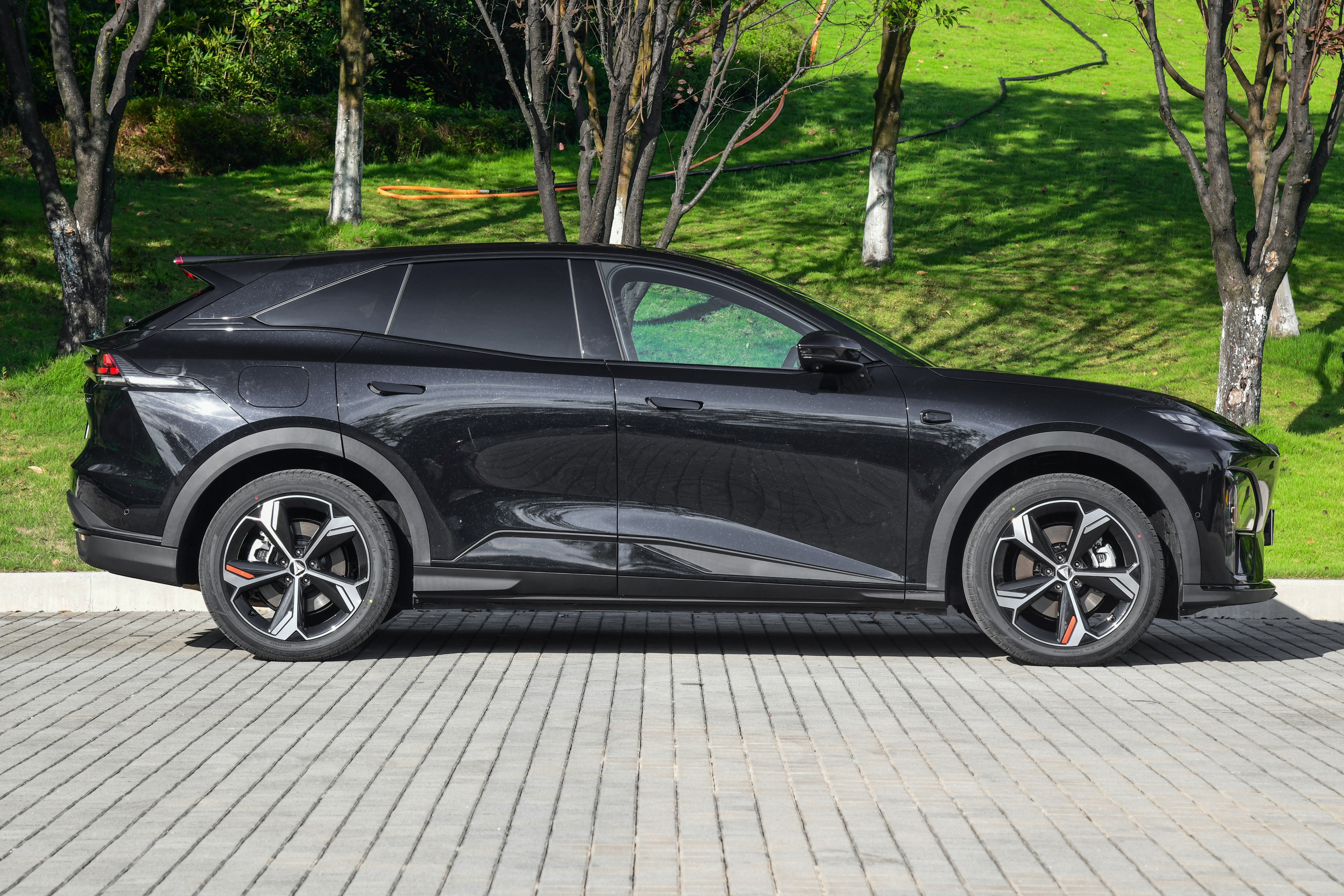 深蓝S0715万级里很有看点的溜背SUV，深蓝S07把颜值、智能和家用属性拿捏到