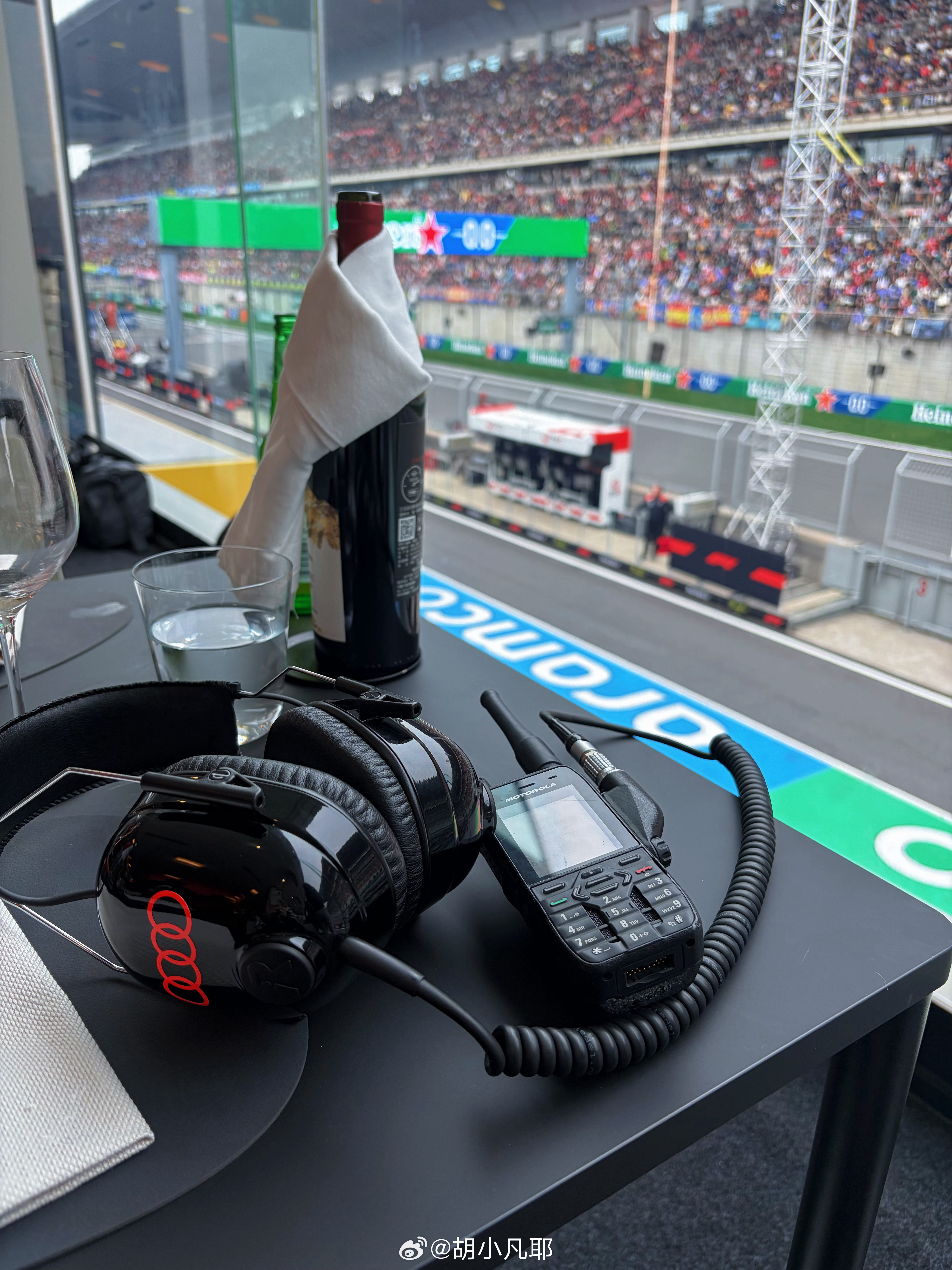 谢谢奥迪！超绝paddock在美美吃饭，一转头马龙就在身后比电视上帅好多啊 超精